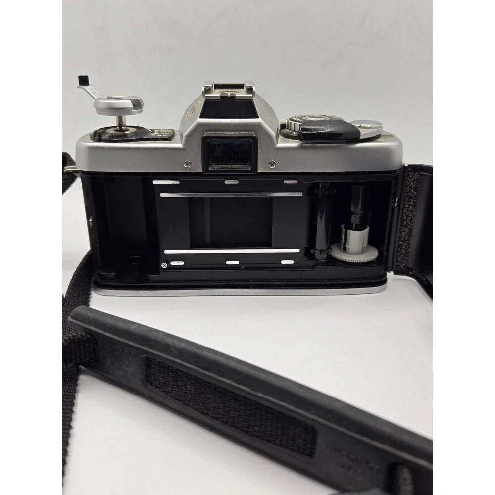 Vintage 35mm Minolta XG-1  SLR Film Camera Strap with 2 Lenses and 2 Filters